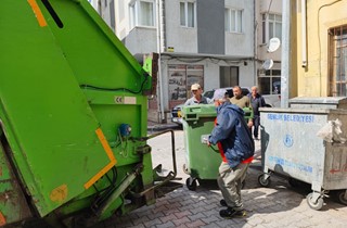 Gemlik’te Çöp Konteynerleri Yenileniyor